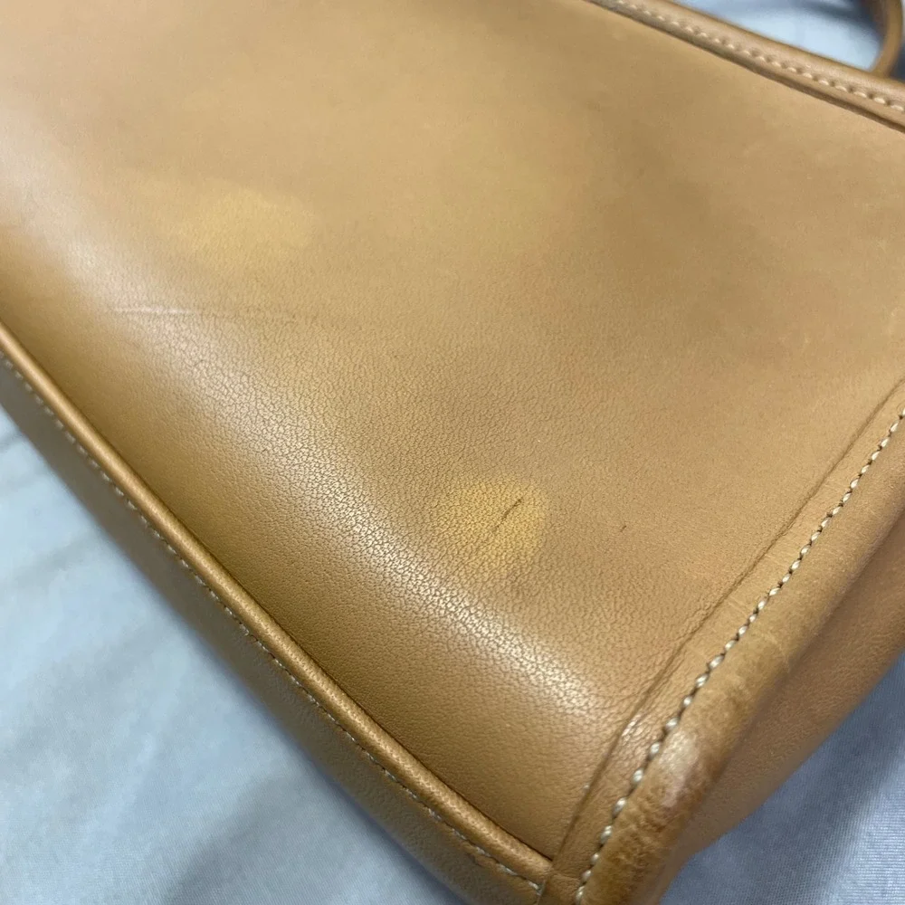 Vintage Coach 9138 British Tan Leather Crossbody Camera Bag Made in USA